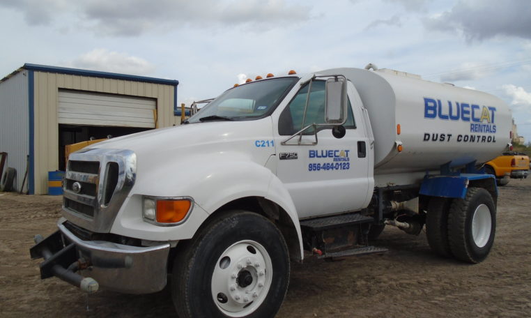 A White Color Dust Control Water Truck Gront Side